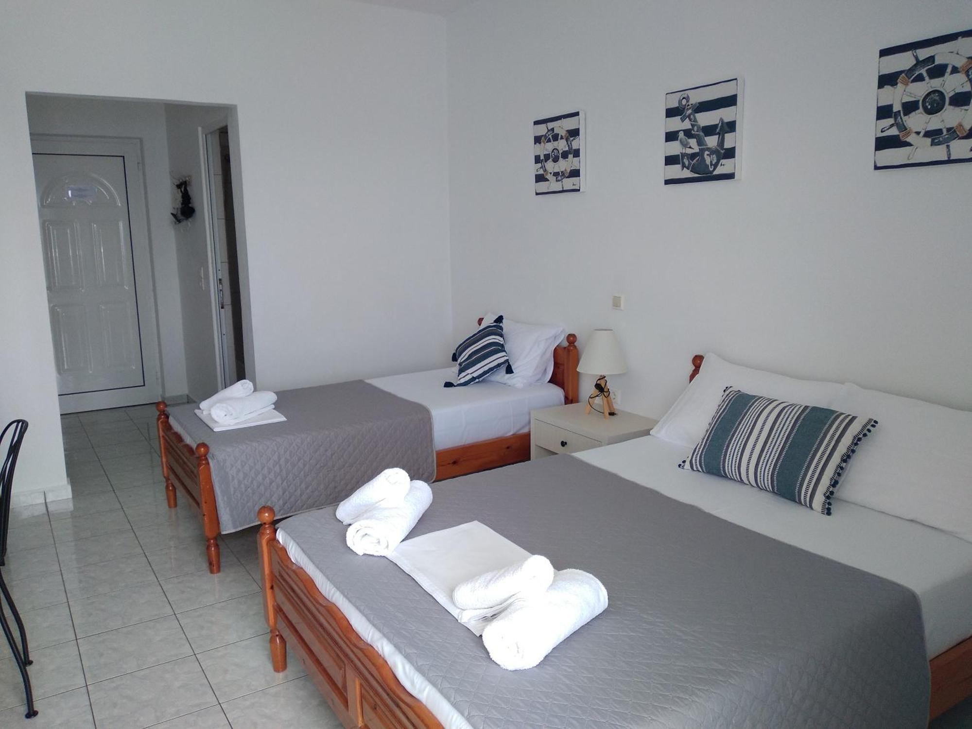 Nadim Rooms Himare Bilik gambar